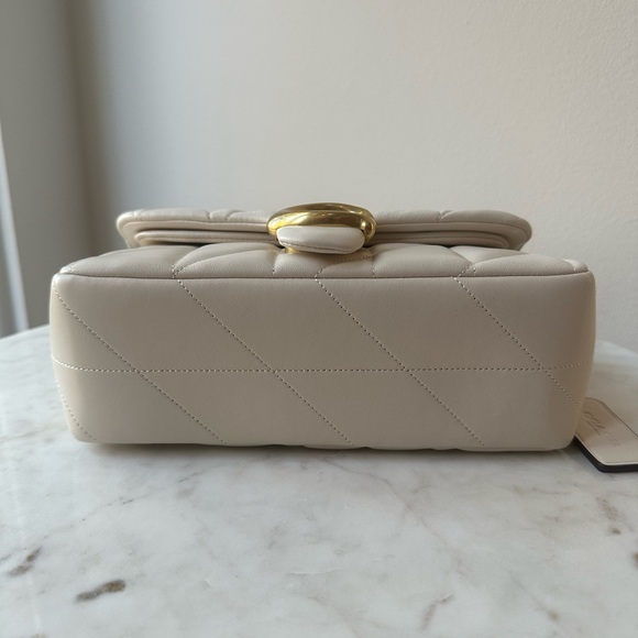 Coach Quilted Tabby 20 - Picture 5 of 10